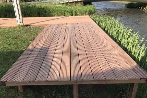 Zo bouw je een stevige vlonder of steiger en kies je de juiste vlonderschroeven